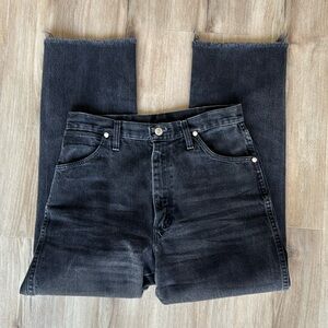 Wrangler women’s jeans grey denim frayed hem size 9/28